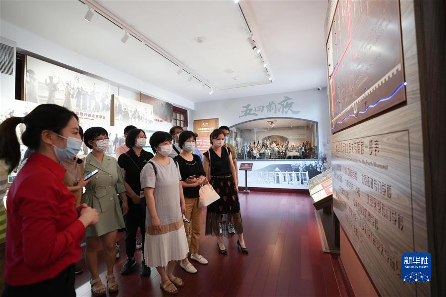 （新華全媒頭條&middot;圖文互動(dòng)）（4）百年初心成大道　萬(wàn)里征程作雄行&mdash;&mdash;以習(xí)近平同志為核心的黨中央領(lǐng)導(dǎo)開(kāi)展黨史學(xué)習(xí)教育紀(jì)實(shí)