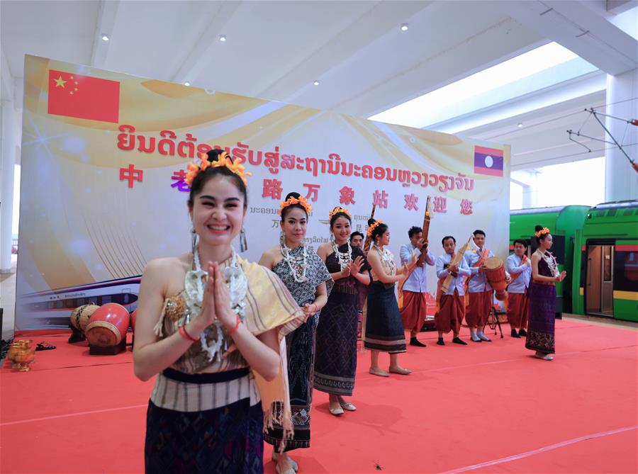 (新華全媒頭條·圖文互動)(10)一路飛架跨山河——寫在中老鐵路國際旅客列車開行首日