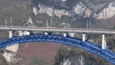 第一視角直擊“云端”大橋守護現場！網友驚嘆：“鐵路人的高空堅守，安全感拉滿！”