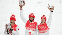 冬奧會(huì)頒獎(jiǎng):冠軍來(lái)了,誒,怎么又來(lái)了?