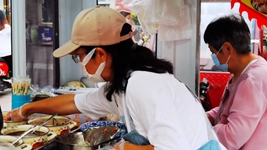 這碗街邊涼皮,藏著你我不知道的酸和甜……