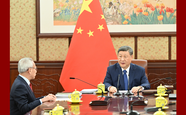 习近平听取岑浩辉述职报告