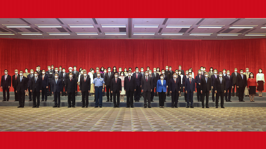 習(xí)近平會見香港特別行政區(qū)新任行政、立法、司法機(jī)關(guān)負(fù)責(zé)人