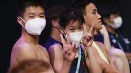 中國跳水&ldquo;夢之隊(duì)&rdquo;戴上&ldquo;百金&rdquo;桂冠