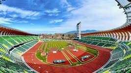 為什么田徑世錦賽會在一個大學田徑場里舉行？