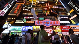 煙火氣、文化味、運動范兒&hellip;&hellip;今夏&ldquo;夜經濟&rdquo;有多火？