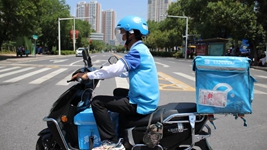 高校開(kāi)學(xué)季，看外賣(mài)小哥、保安和核酸檢測(cè)員的勵(lì)志求學(xué)路