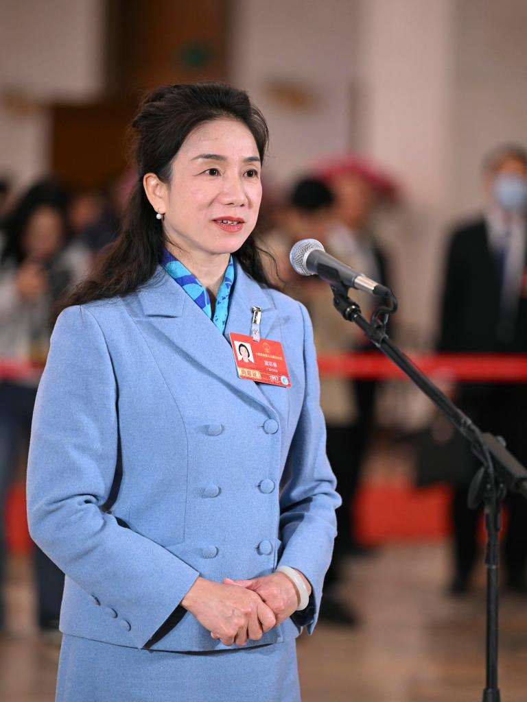 兩會速遞丨黃花春代表：孩子的心理困境需要被看見、被科學地對待