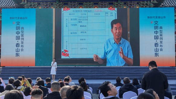 鮮花送文明 美德潤肥城