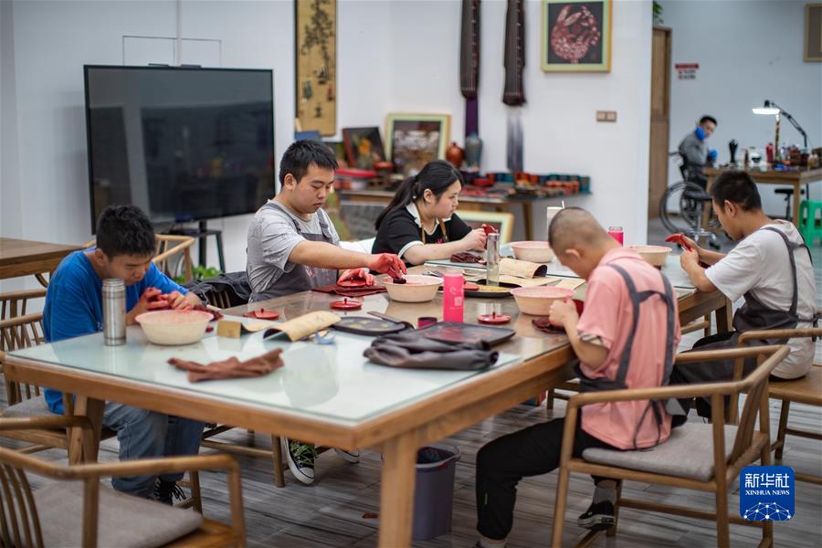 （社會）（4）打造大漆藝術空間  &ldquo;巧&rdquo;手&ldquo;制&rdquo;出就業路