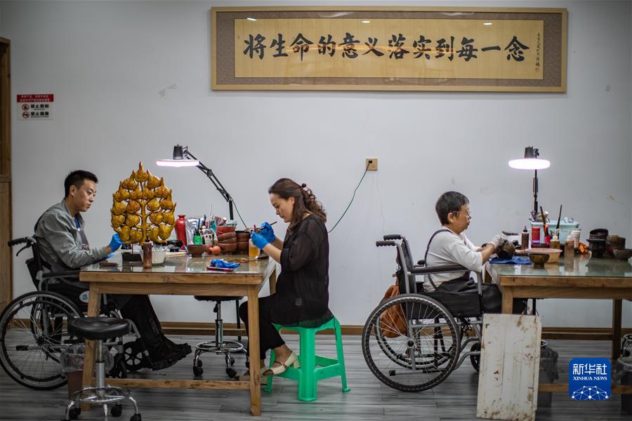 (社會)(3)打造大漆藝術空間 “巧”手“制”出就業路