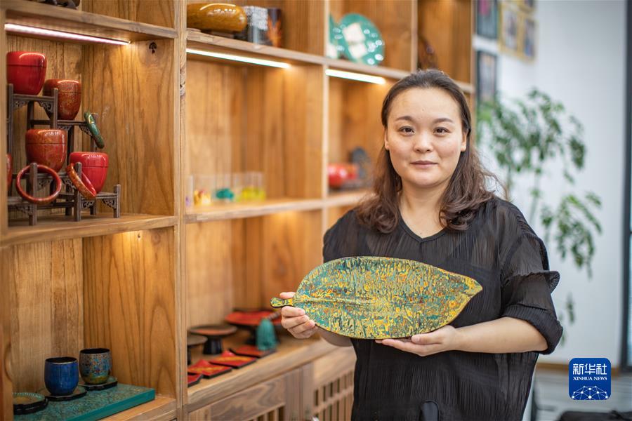 (社會)(5)打造大漆藝術空間 “巧”手“制”出就業路