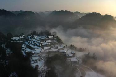 湖南花垣:日出美如畫