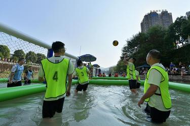 &ldquo;水上排球&rdquo;歡樂多