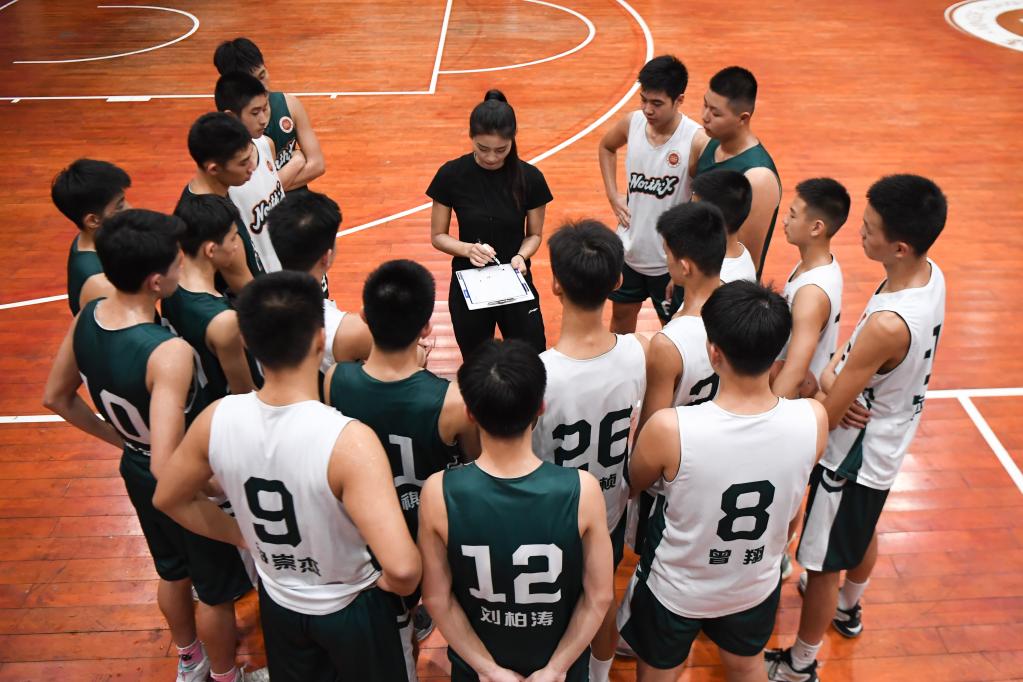 新華全媒+｜是教師也是教練，這個(gè)&ldquo;95后&rdquo;女孩帶出全國(guó)冠軍