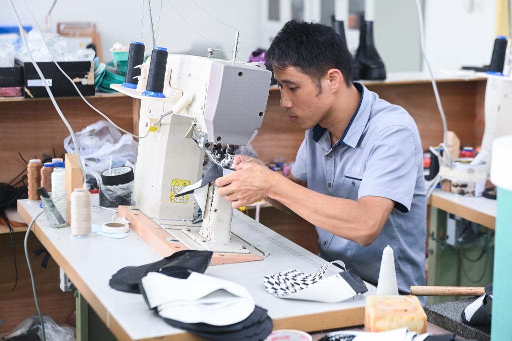 傳統(tǒng)鞋企轉(zhuǎn)型升級&ldquo;老樹發(fā)新芽&rdquo;