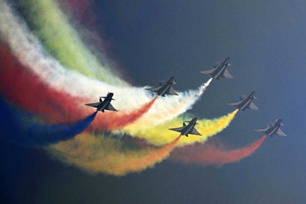 九萬(wàn)里風(fēng)鵬正舉&mdash;&mdash;寫在第十四屆中國(guó)航展閉幕之際