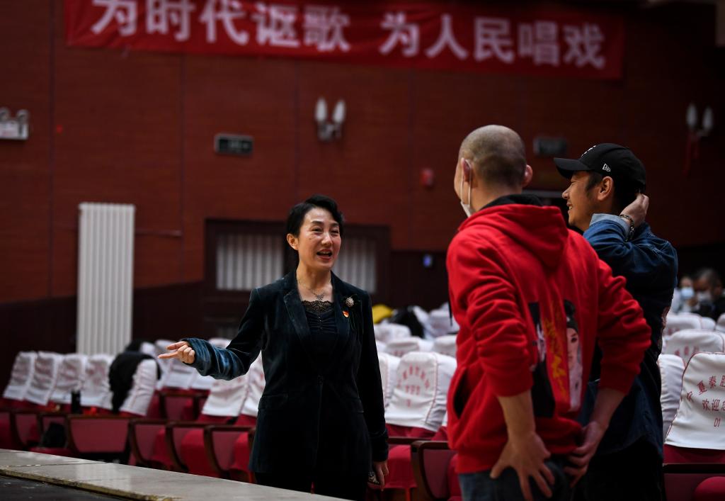 新華全媒+&middot;二十大代表在基層丨侯艷：創排文藝節目 生動宣講二十大精神