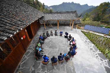 “不管多偏遠的地方,都不會被落下”——十八洞村里宣講二十大精神的“院壩會”