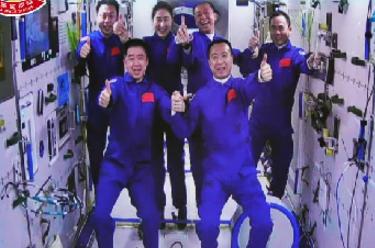 新華全媒+丨神舟十五號、神舟十四號乘組&ldquo;太空會師&rdquo;