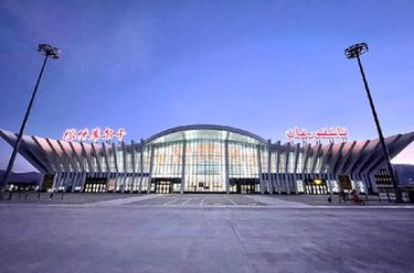 新華全媒+丨新疆塔什庫爾干機場正式通航 帕米爾高原喜迎&ldquo;空中來客&rdquo;