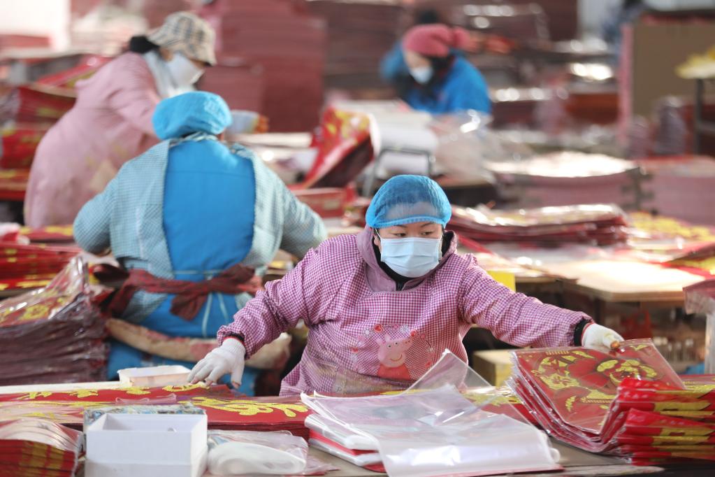 河南溫縣:紅紅火火印春聯(lián)