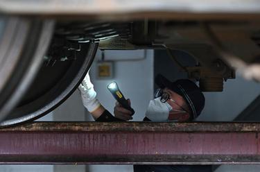 新華全媒+丨春運幕后的&ldquo;火車醫生&rdquo;