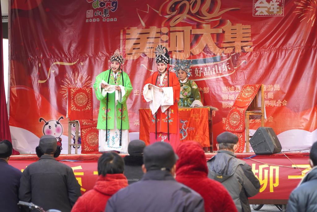 山東:寒冬時(shí)節(jié)送戲下鄉(xiāng)