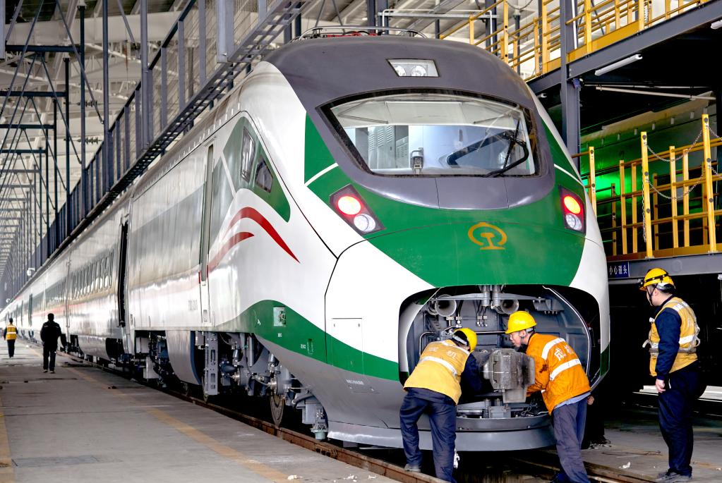 春運幕后繁忙的&ldquo;機車工廠&rdquo;