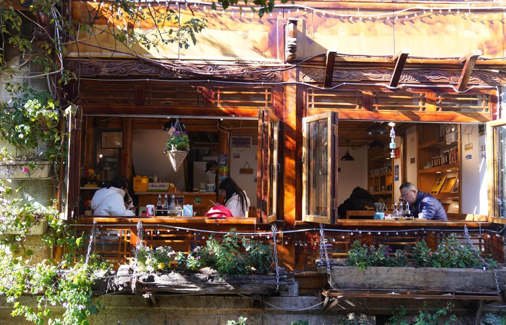 云南麗江：&ldquo;煙火氣&rdquo;回歸 旅游人氣旺