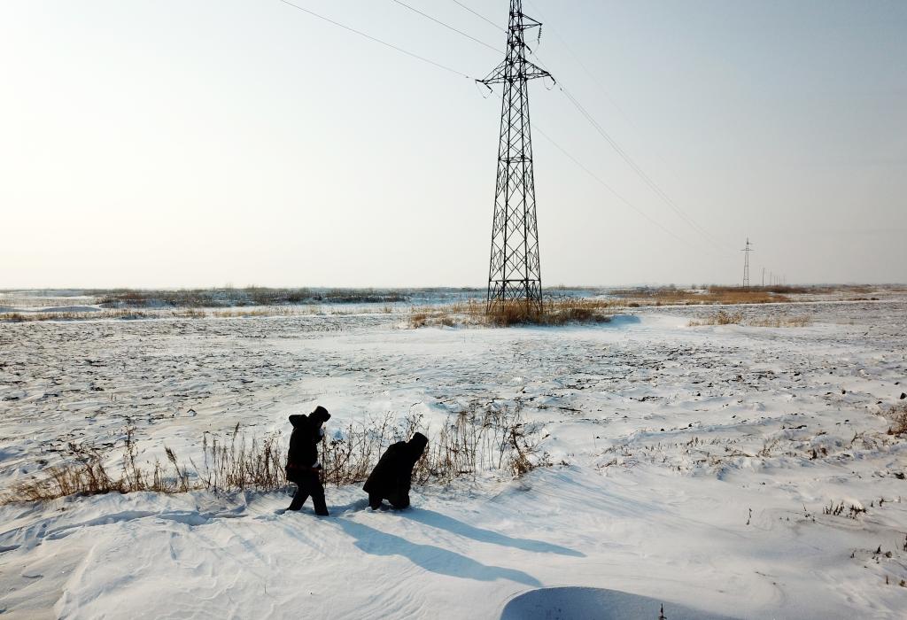 新華全媒+&middot;新春走基層丨跟隨&ldquo;中國東極&rdquo;電力衛士巡線守護光明