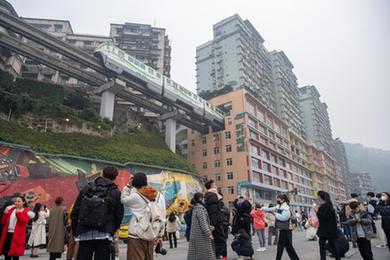 重慶旅游穩(wěn)步復蘇 特色交通景點受歡迎