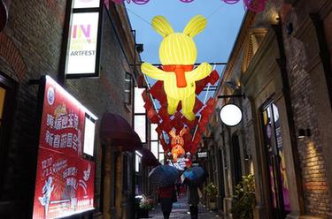 上海：&ldquo;潮兔&rdquo;彩燈點亮弄堂