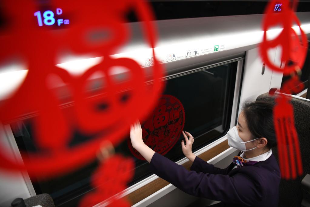 新春走基層丨奔向團圓的&ldquo;夜間高鐵&rdquo;：載著溫暖與期盼