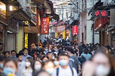 趕赴小城&ldquo;甜蜜之約&rdquo;&mdash;&mdash;澳門各通關(guān)口岸見聞