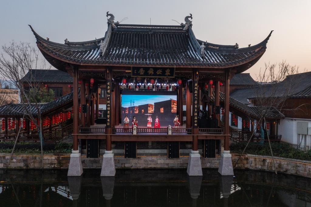 新華全媒＋丨千年古鎮開啟&ldquo;迎新春&rdquo;年俗大戲