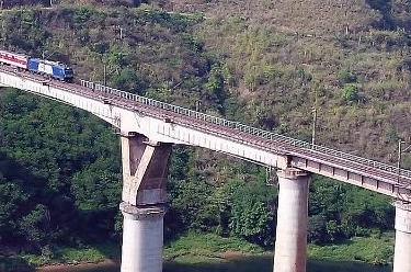 開往大山里的綠皮火車&nbsp;