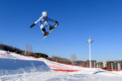 新華全媒+丨飛翔吧,滑雪少年