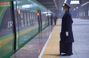 新華全媒+&middot;新春走基層丨青年司機沙馬伍且：我把&ldquo;復興號&rdquo;開進大涼山