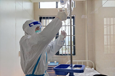 新華全媒+丨村醫巡診、下沉診療、備好藥品&hellip;&hellip;多地農村防疫一線見聞