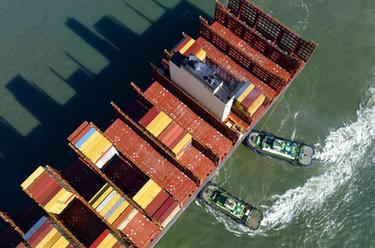 新華全媒+｜山東港口青島港：大干迎新春 力奪&ldquo;開門紅&rdquo;