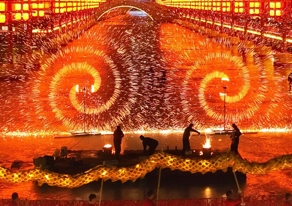 河北唐山：火樹銀花鬧元宵