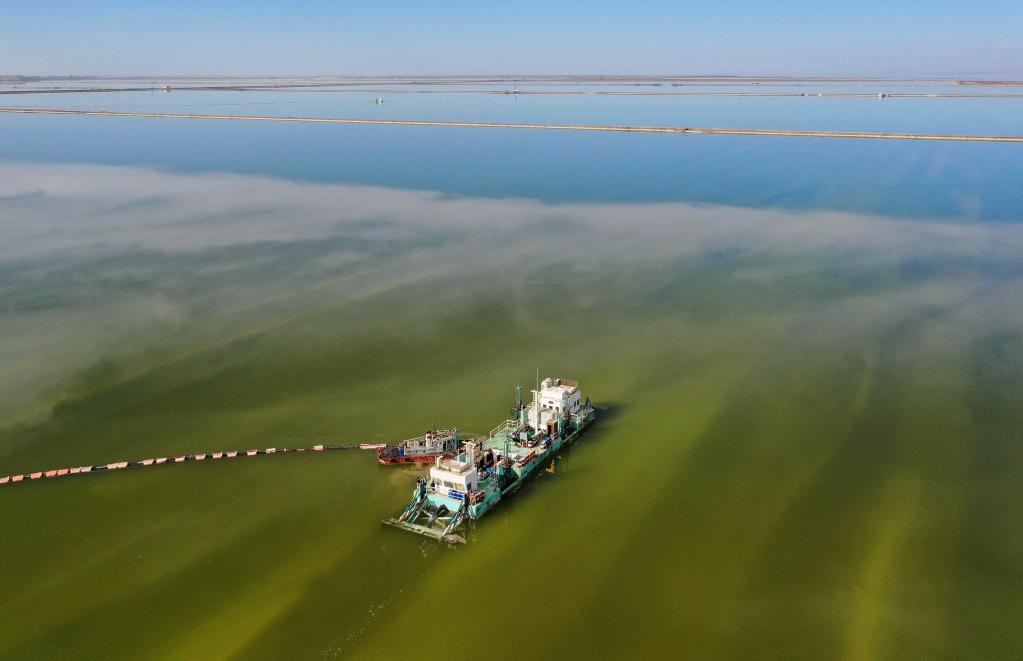 勞動創造幸福 | 鹽湖船長賀連福