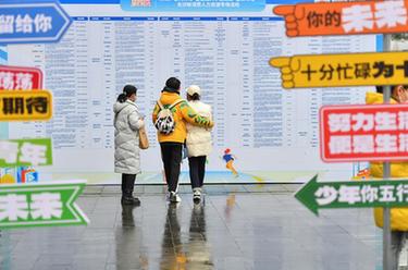 步行街頭&ldquo;春風&rdquo;送崗