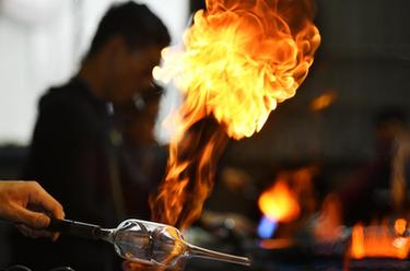 &ldquo;中國工藝玻璃之都&rdquo;新年產銷旺