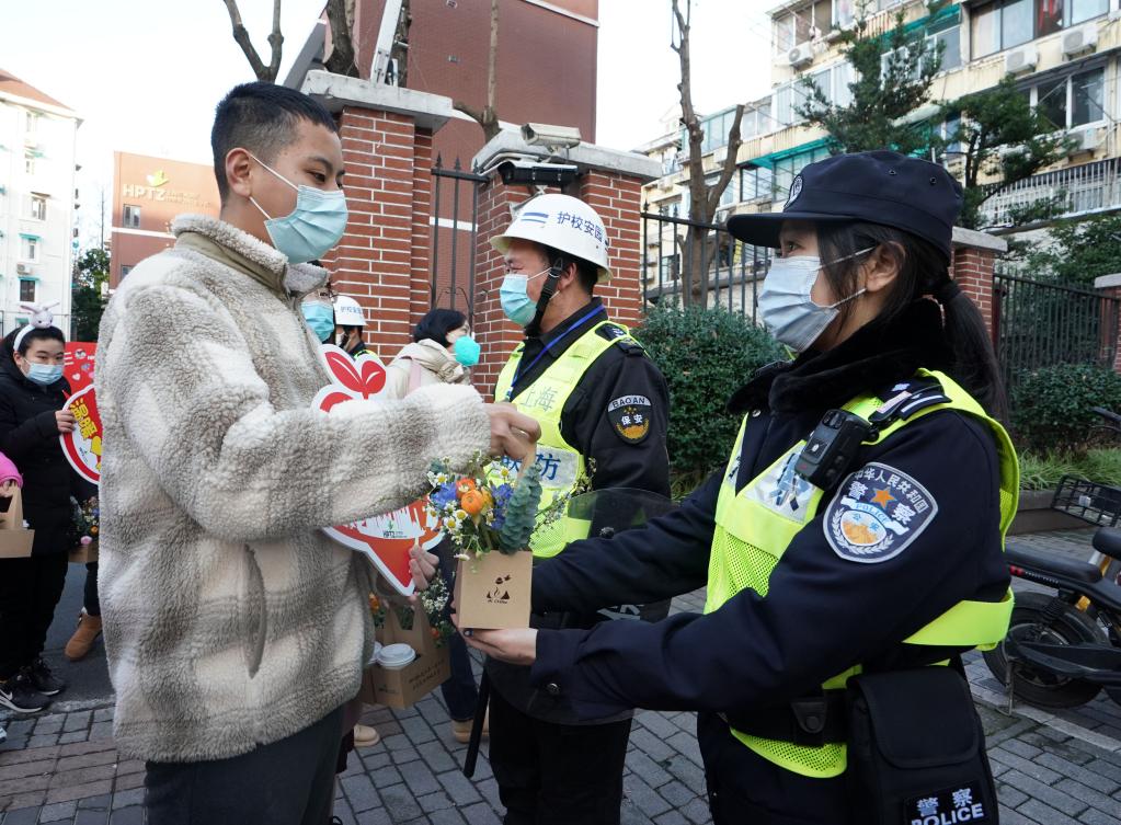 一杯咖啡一束花：特別的&ldquo;開學第一課&rdquo;