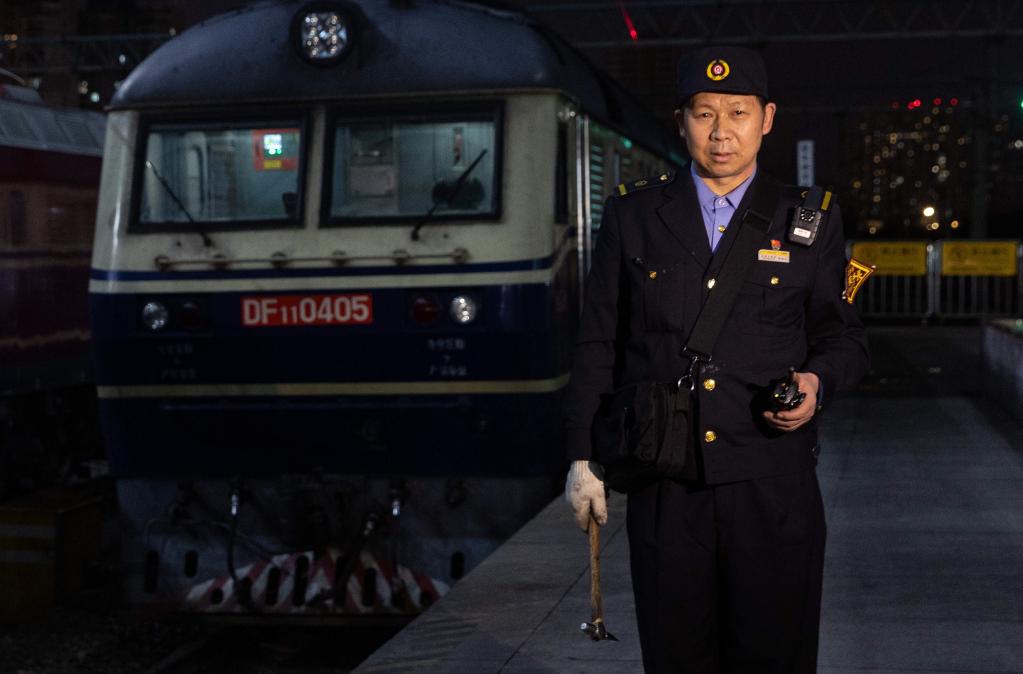 新華全媒+丨乘務&ldquo;老兵&rdquo;的最后一個春運