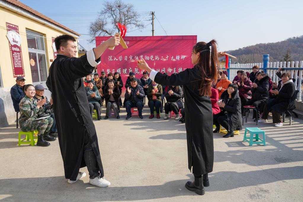 山東文登:理論宣講走進農村庭院