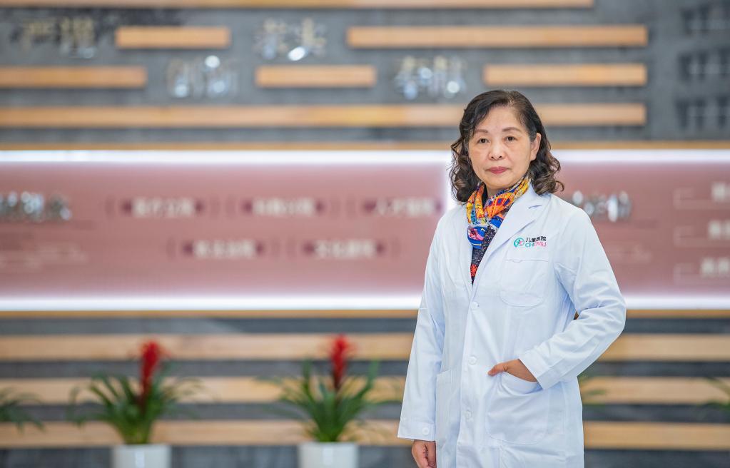 新華全媒+&middot;代表風(fēng)采錄丨李秋：做兒童健康成長的守護(hù)者