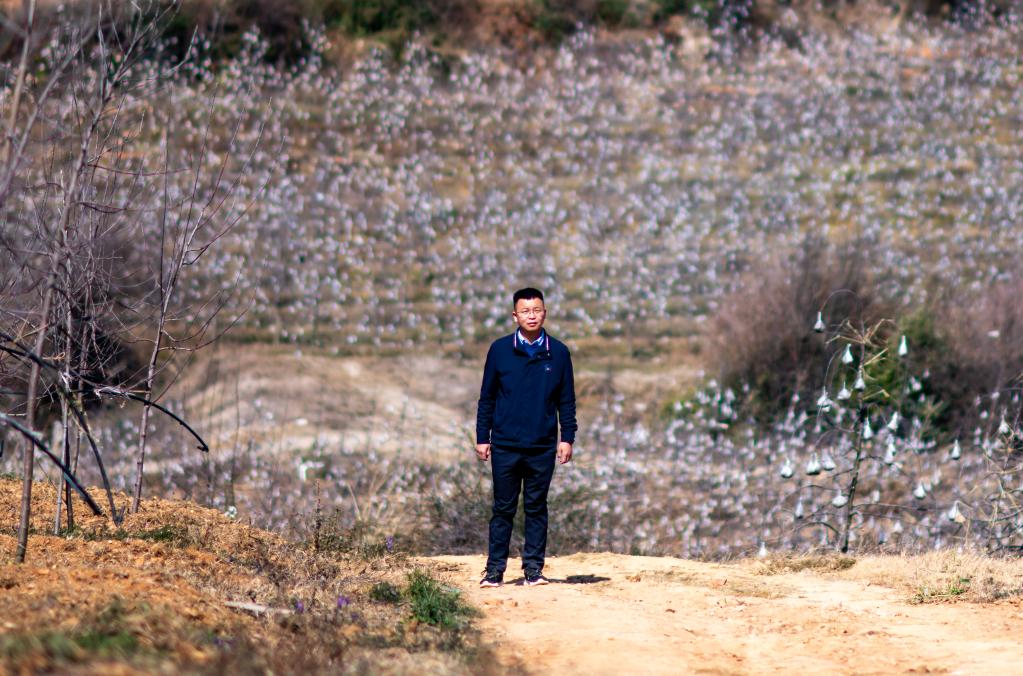 新華全媒+丨代表履職故事&mdash;&mdash;袁海波：來自農民工 為了農民工